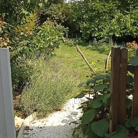 Le Jardin Du Couvent Roussillon (Isere)